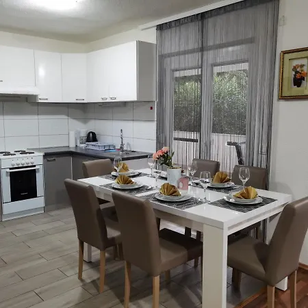 Apartament Beciri *